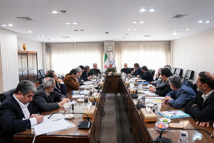 جلسه پیگیری مطالبات نیروگاه‌های بخش غیر دولتی از وزارت نیرو با حضور نایب رئیس مجلس