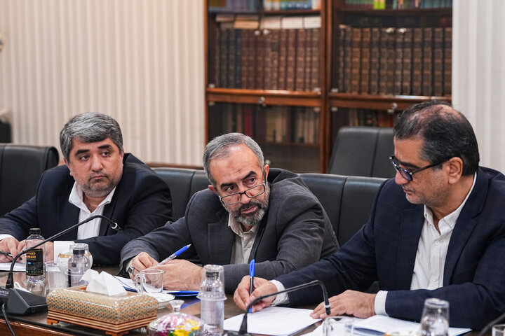جلسه پیگیری مطالبات نیروگاه‌های بخش غیر دولتی از وزارت نیرو با حضور نایب رئیس مجلس