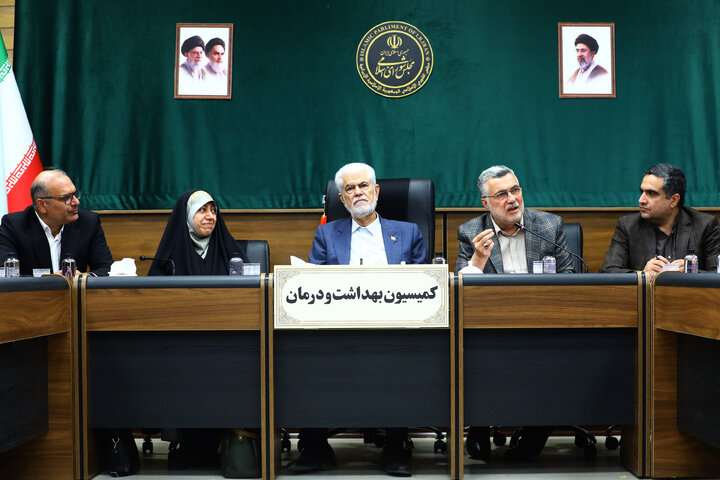 جلسه کمیسیون بهداشت درمان مجلس شورای اسلامی با وزیر بهداشت و درمان واموزش پزشکی
