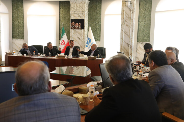 نشست کمیسیون ویژه اصل 44 مجلس شورای اسلامی با رئیس کل بیمه مرکزی