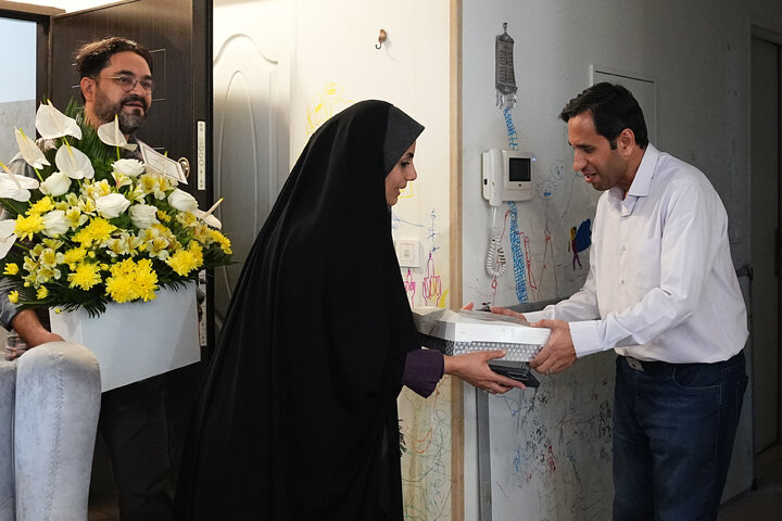 دیدار نماینگان مجلس با خانواده شهید منصور عسگری