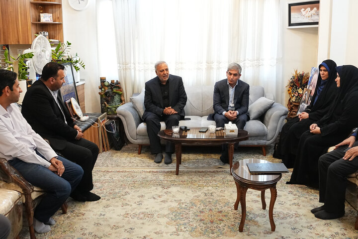 دیدار نماینگان مجلس با خانواده شهید منصور عسگری