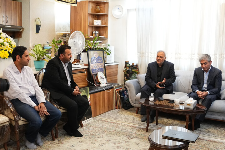 دیدار نماینگان مجلس با خانواده شهید منصور عسگری