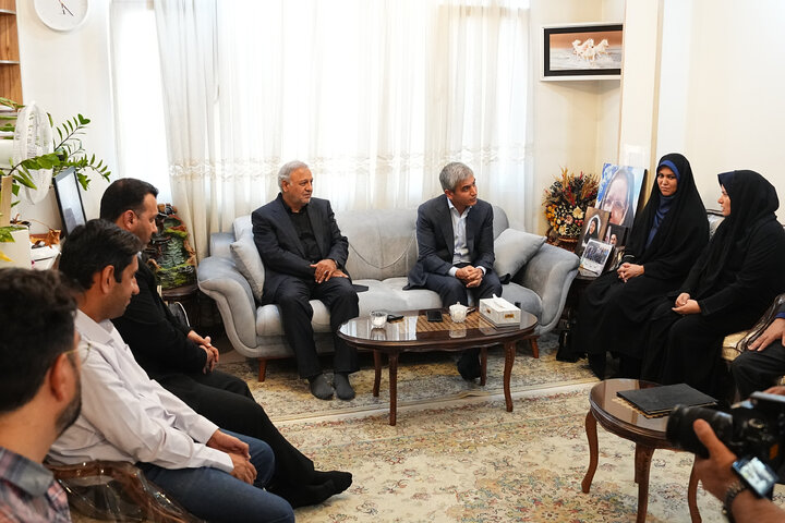 دیدار نماینگان مجلس با خانواده شهید منصور عسگری