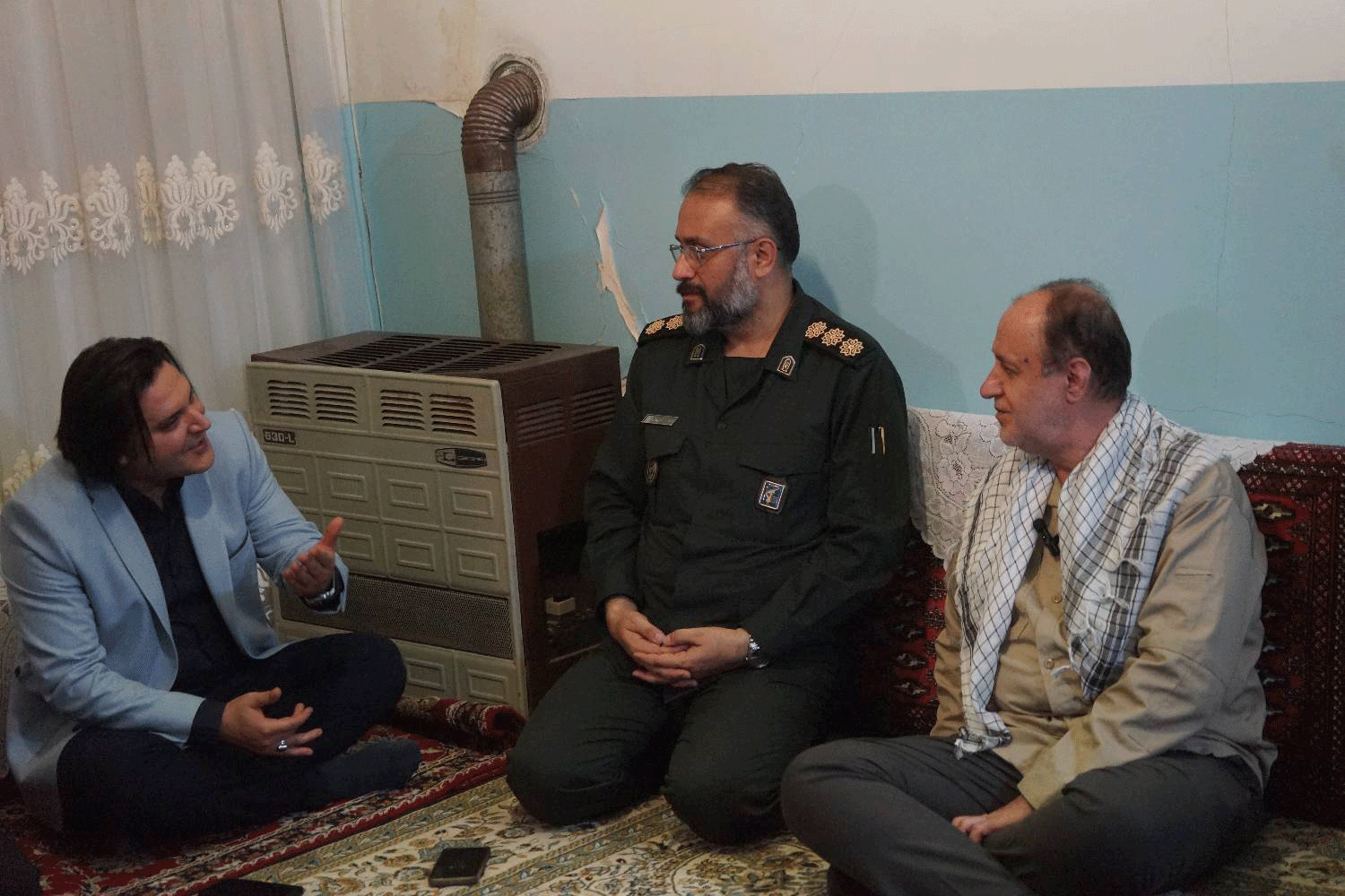 دیدار حاجی بابایی با خانواده شهید موسی زاده