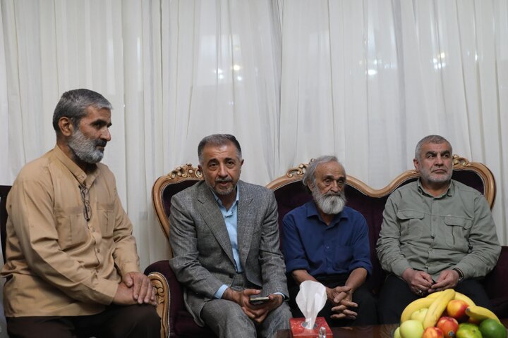 دیدار نایب‌رئیس مجلس با خانواده شهید حسین طاهری