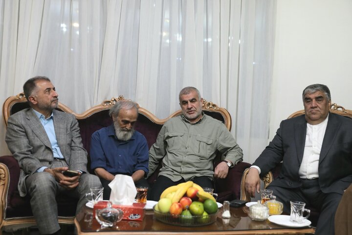 دیدار نایب‌رئیس مجلس با خانواده شهید حسین طاهری
