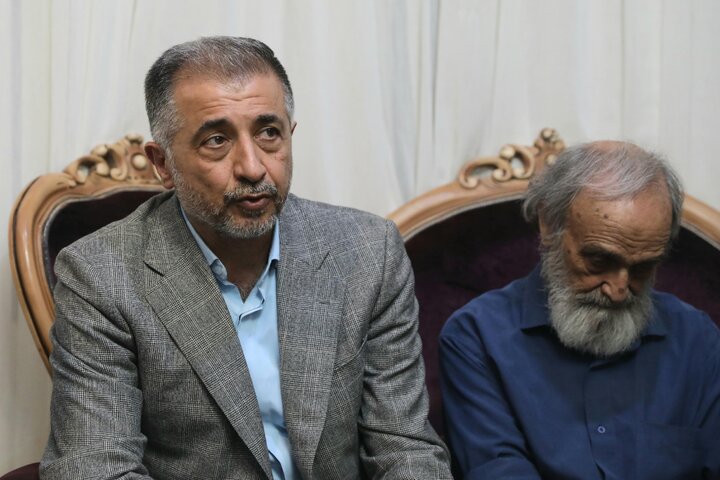 دیدار نایب‌رئیس مجلس با خانواده شهید حسین طاهری