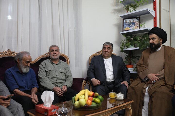 دیدار نایب‌رئیس مجلس با خانواده شهید حسین طاهری
