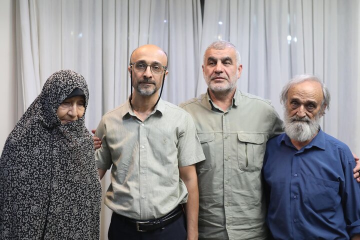 دیدار نایب‌رئیس مجلس با خانواده شهید حسین طاهری