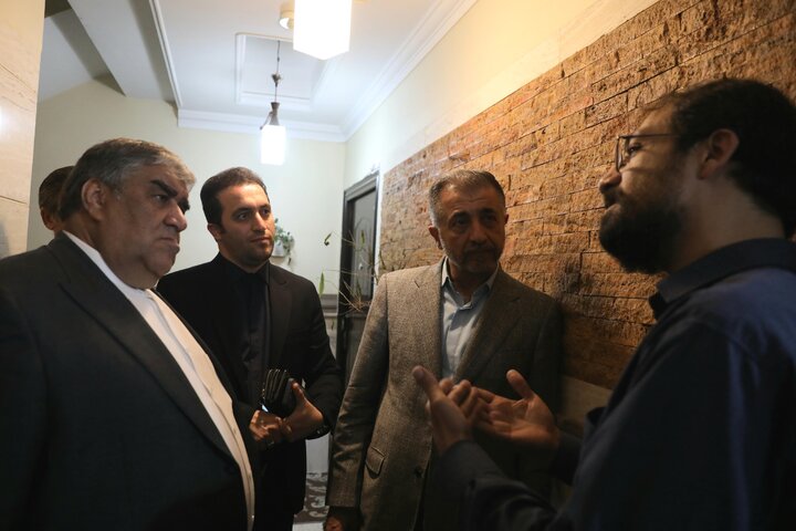 دیدار نایب‌رئیس مجلس با خانواده شهید حسین طاهری