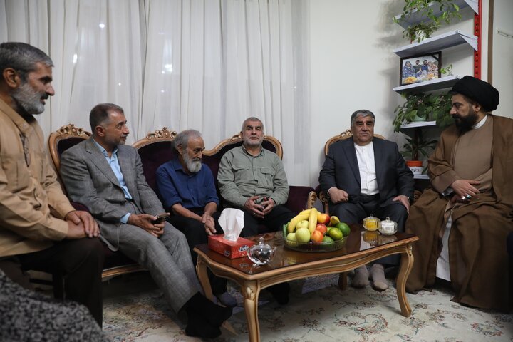 دیدار نایب‌رئیس مجلس با خانواده شهید حسین طاهری