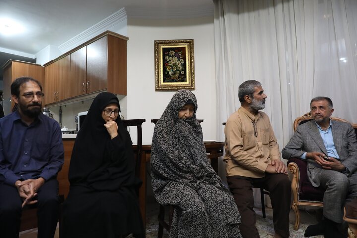 دیدار نایب‌رئیس مجلس با خانواده شهید حسین طاهری