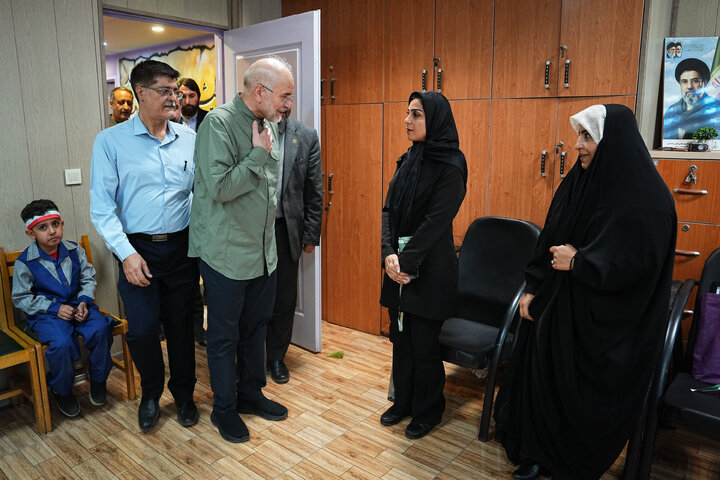 حضور رئیس مجلس در دبستان پسرانه شهید آیت به مناسبت بازگشایی مدارس
