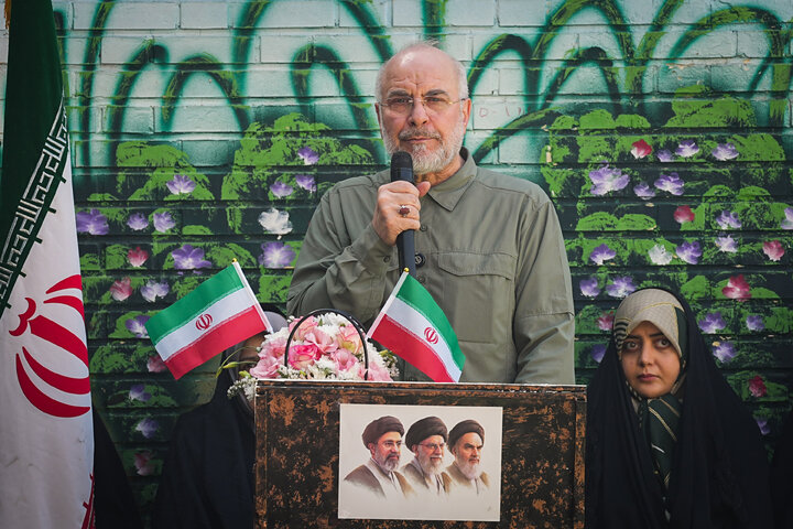 حضور رئیس مجلس در دبستان پسرانه شهید آیت به مناسبت بازگشایی مدارس