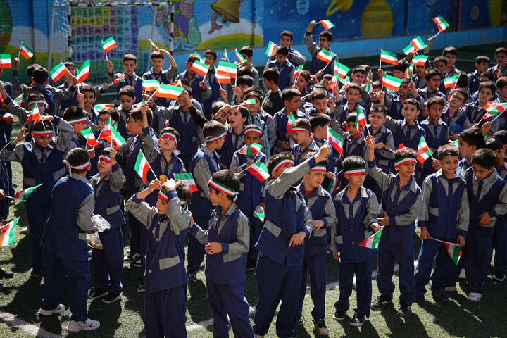 حضور رئیس مجلس در دبستان پسرانه شهید آیت به مناسبت بازگشایی مدارس