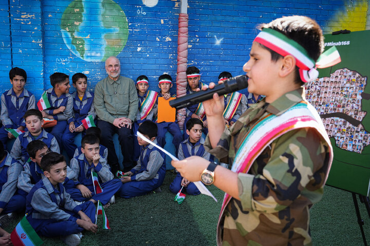 حضور رئیس مجلس در دبستان پسرانه شهید آیت به مناسبت بازگشایی مدارس