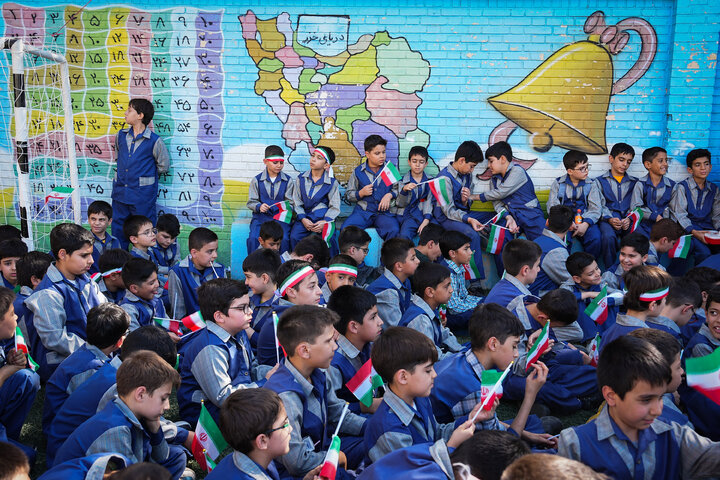 حضور رئیس مجلس در دبستان پسرانه شهید آیت به مناسبت بازگشایی مدارس