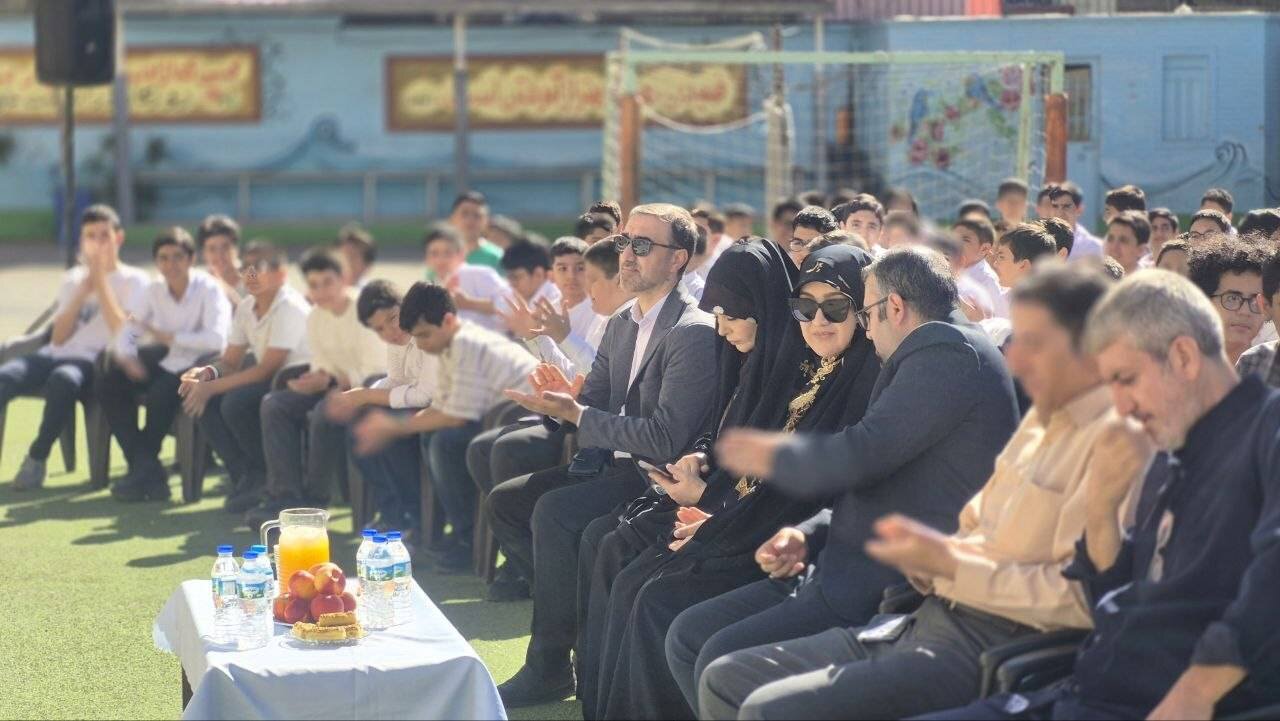 دانش‌آموزان امروز، اداره‌کنندگان نظم نوین جهانی هستند/ دشمن از مغزهای ایرانی و دانش‌آموزان ما هراس دارد/ یاد شهدای دانش‌آموز نباید در آغاز سال تحصیلی فراموش شود