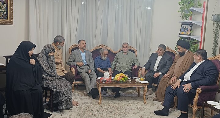 دیدار رئیس فراکسیون ایثارگران با خانواده شهدا و جانبازان