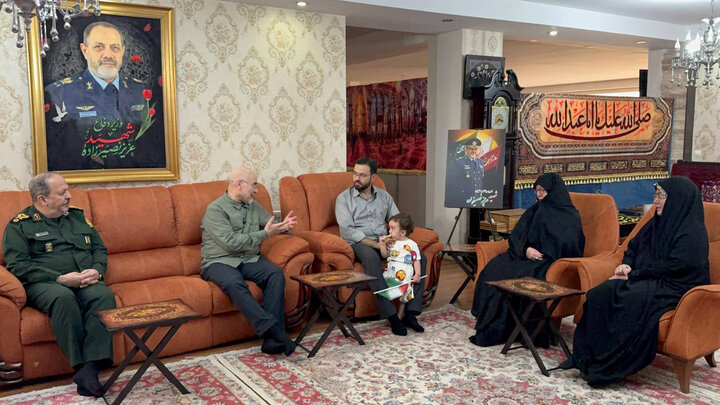 دیدار دکتر قالیباف رئیس مجلس با خانواده سرلشکر شهید عزیز نصیرزاده