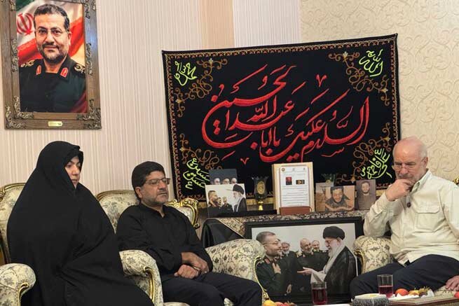 دیدار دکتر قالیباف رئیس مجلس با خانواده شهید غلامرضا سلیمانی