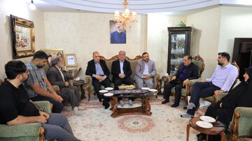 دیدار نمایندگان مجلس با خانواده فرمانده جانباز شهیدی که گمنام زندگی کرد