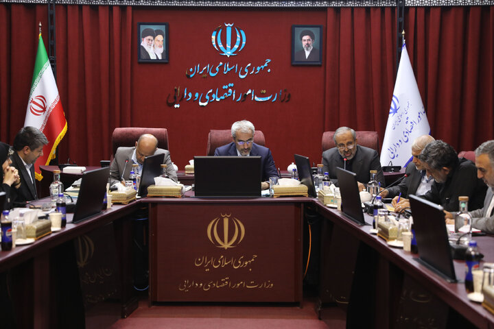 نشست مشترک مجمع نمایندگان تهران با وزیر امور اقتصادی و دارایی