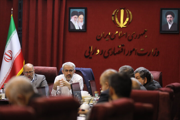 نشست مشترک مجمع نمایندگان تهران با وزیر امور اقتصادی و دارایی
