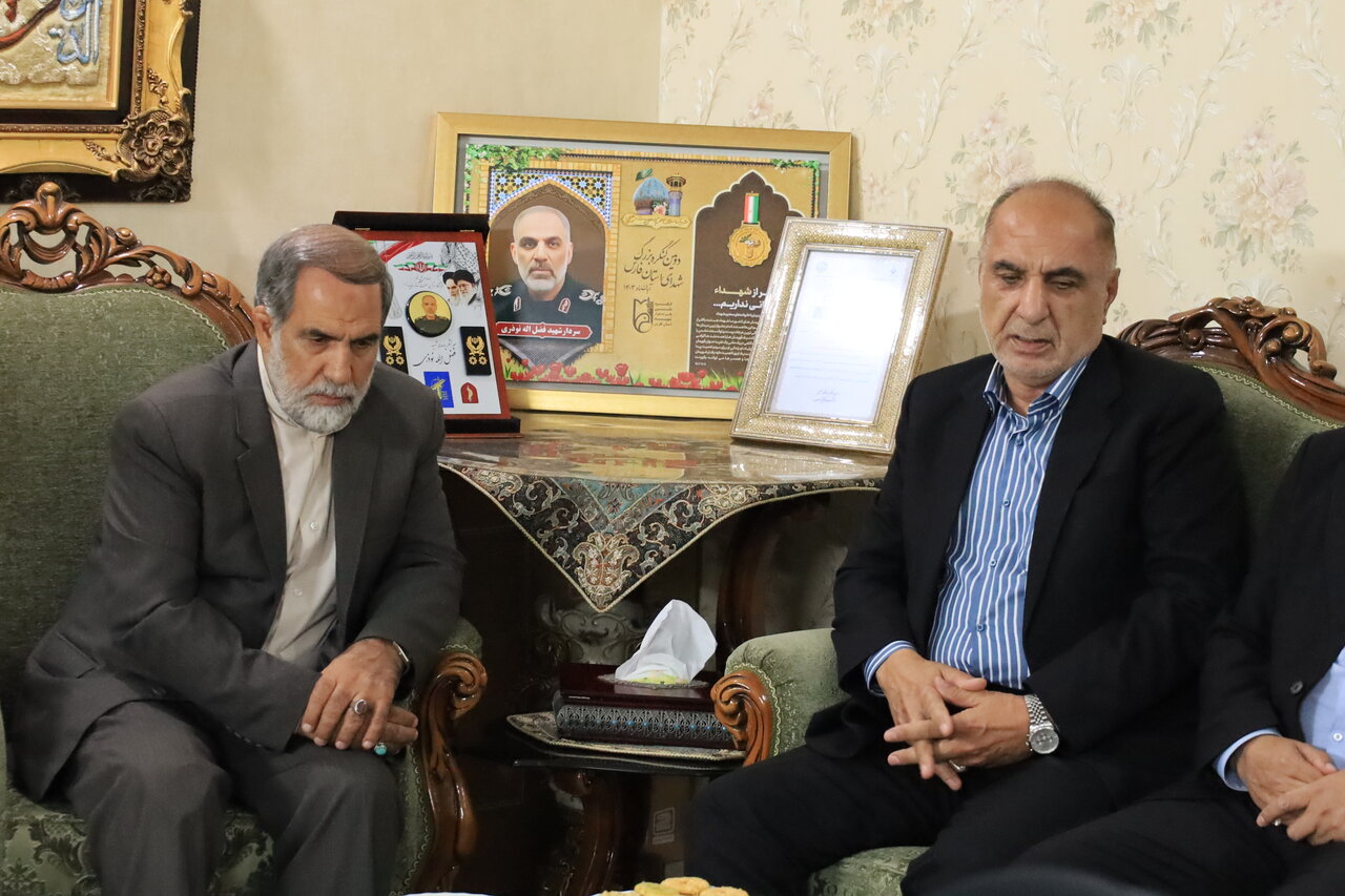 دیدار نمایندگان مجلس با خانواده فرمانده جانباز شهیدی که گمنام زندگی کرد