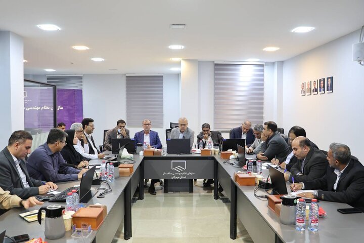 تأکید احمد مرادی بر تسریع در رفع مشکلات شهرستان بندرعباس/ بهورزان خط مقدم سلامت روستاها هستند