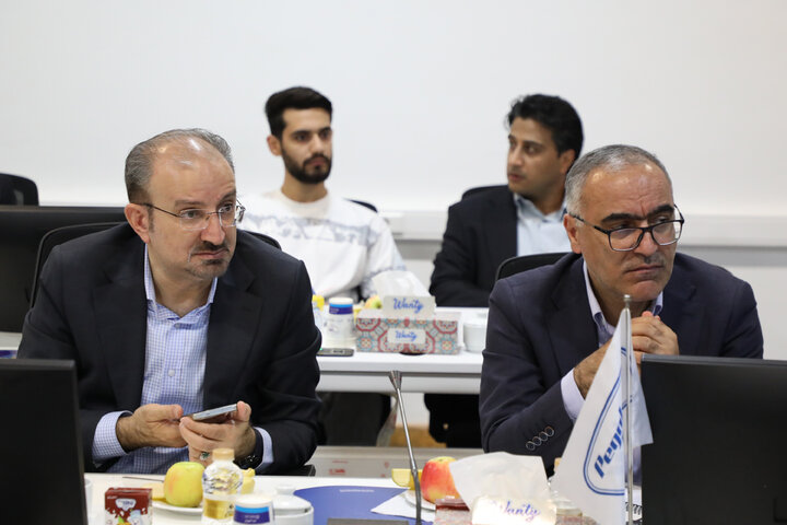 نشست مشترک اعضای کمیسیون اجتماعی مجلس با مسئولان کارخانه پگاه استان گلستان