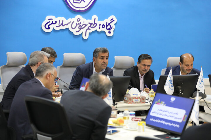 نشست مشترک اعضای کمیسیون اجتماعی مجلس با مسئولان کارخانه پگاه استان گلستان