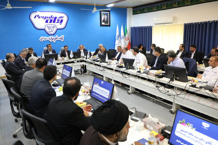 نشست مشترک اعضای کمیسیون اجتماعی مجلس با مسئولان کارخانه پگاه استان گلستان