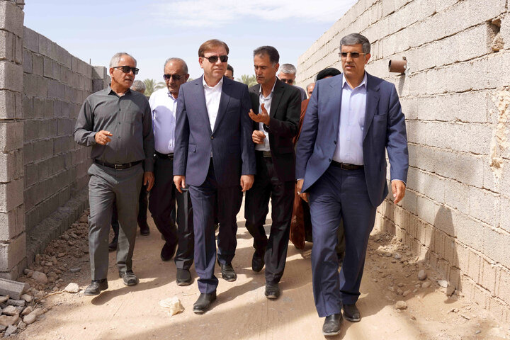 بازدید کمیسیون کشاورزی از واحدهای آسیب‌دیده شهرستان دشتستان