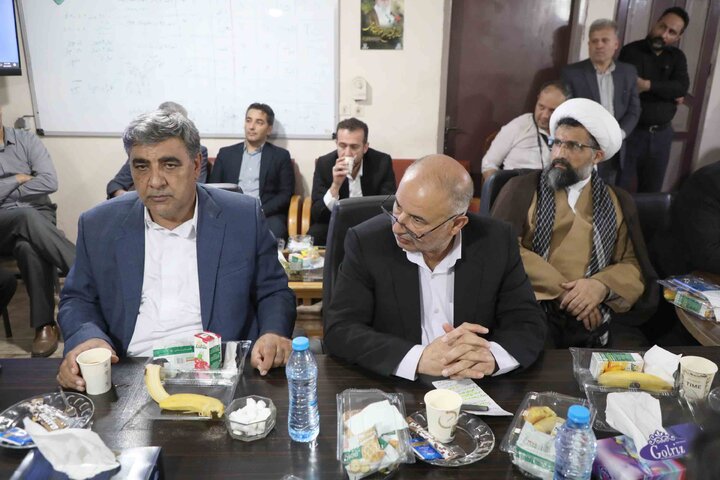 نشست مشترک اعضای کمیسیون اجتماعی مجلس با مسئولان معدن زغال سنگ تخت شهرستان مینودشت