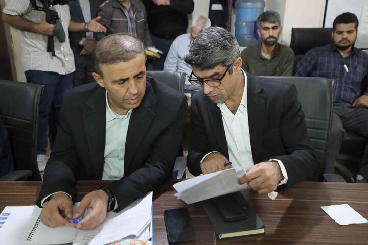 نشست مشترک اعضای کمیسیون اجتماعی مجلس با مسئولان معدن زغال سنگ تخت شهرستان مینودشت