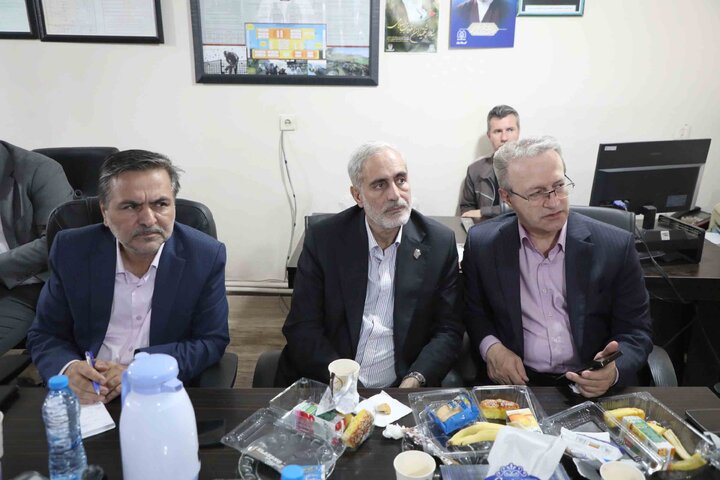 نشست مشترک اعضای کمیسیون اجتماعی مجلس با مسئولان معدن زغال سنگ تخت شهرستان مینودشت