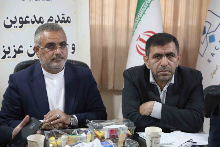 نشست مشترک اعضای کمیسیون اجتماعی مجلس با مسئولان معدن زغال سنگ تخت شهرستان مینودشت