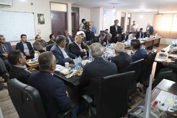 نشست مشترک اعضای کمیسیون اجتماعی مجلس با مسئولان معدن زغال سنگ تخت شهرستان مینودشت
