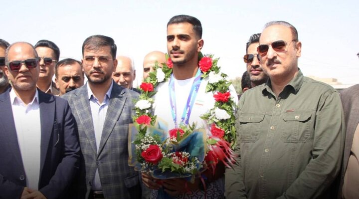 استقبال نمایندگان سیستان و بلوچستان از نایب‌قهرمان آسیا در زابل/گازرسانی به ۲ هزار واحد مسکونی مددجویان استان