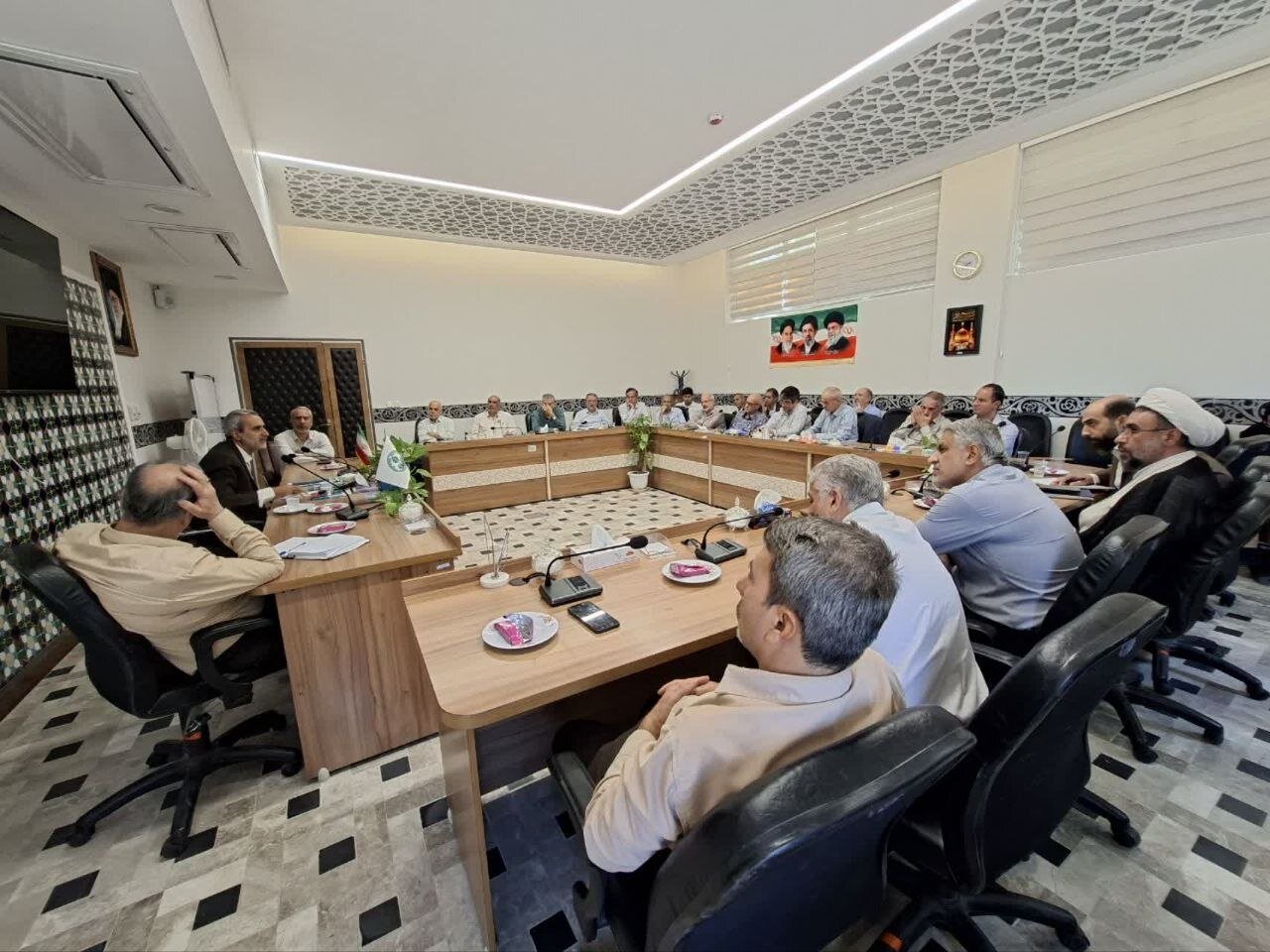نشست مسئولان شهری و فعالان فرهنگی خوراسگان با مقتدایی/ تحولات روز کشور با اساتید اصفهانی بررسی شد