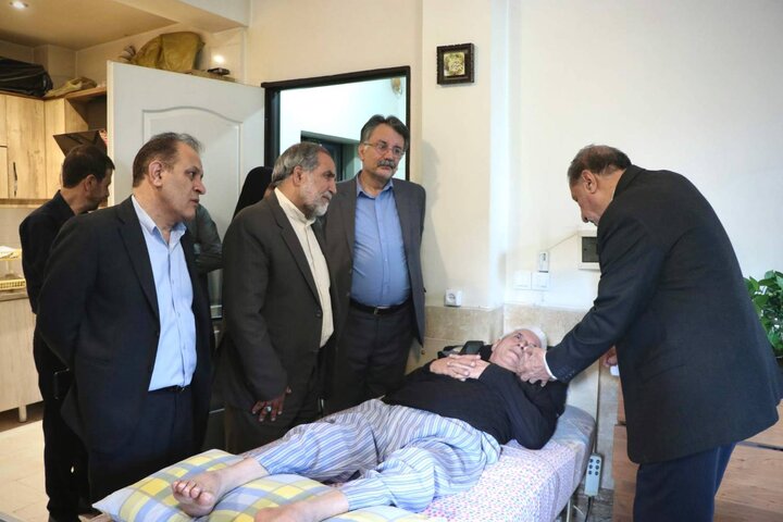 دیدار جمعی از نمایندگان با جانبازان آسایشگاه امام خمینی (ره)