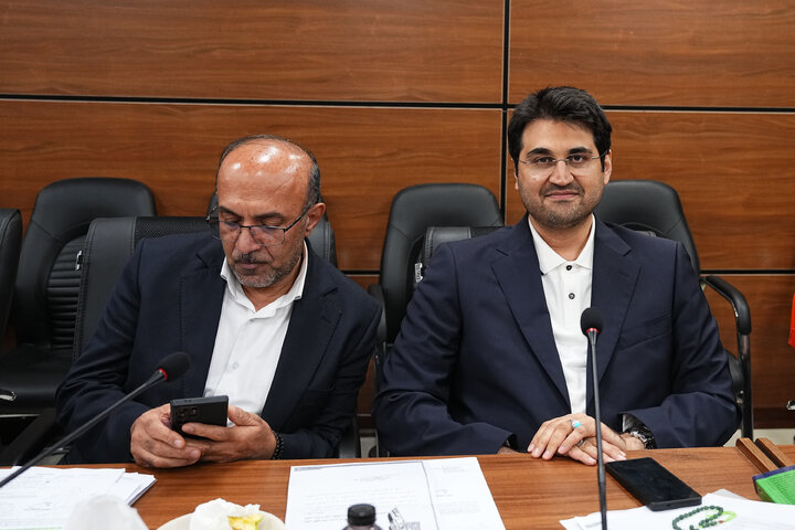 نشست کمیسیون اقتصادی با حضور وزیر اقتصاد