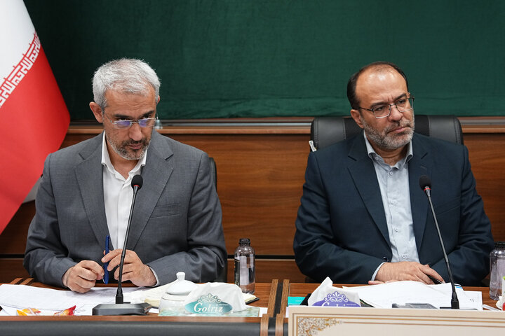 نشست کمیسیون اقتصادی با حضور وزیر اقتصاد