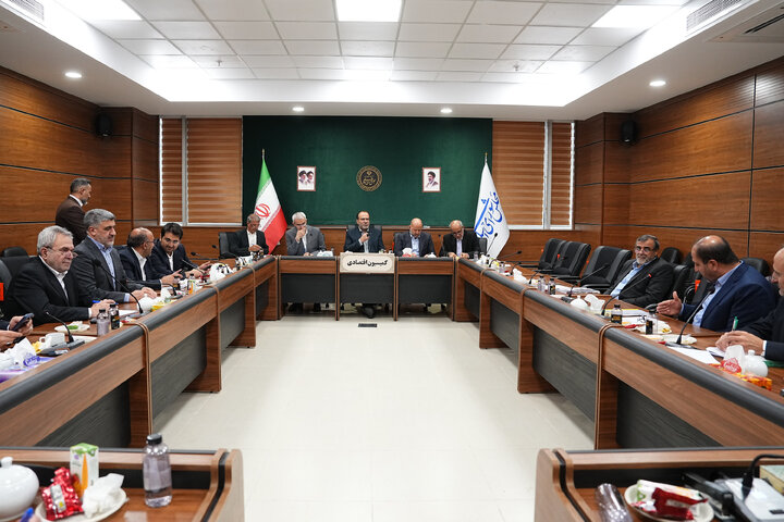 نشست کمیسیون اقتصادی با حضور وزیر اقتصاد