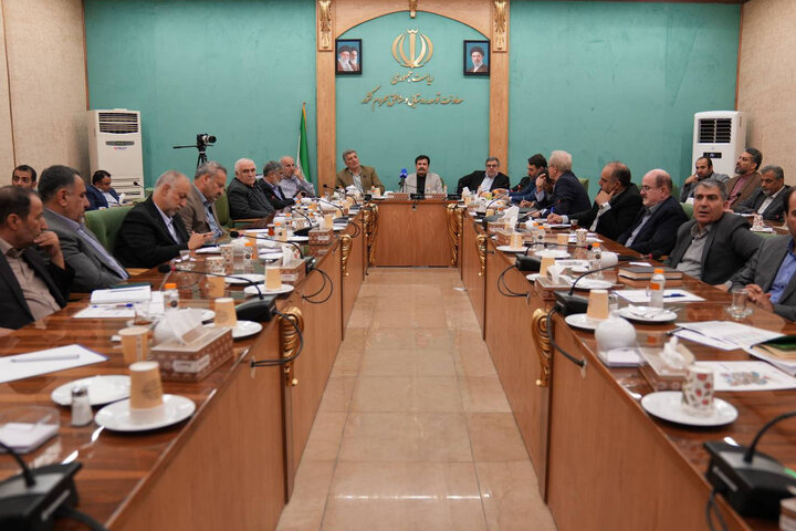 نشست مشترک کمیسیون برنامه و بودجه مجلس با معاون رئیس‌جمهور در امور توسعه روستایی و مناطق محروم