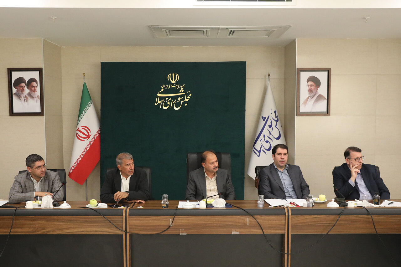 بررچالشهای رفع موانع ارزی تولیدکنندگان و صادرکنندگان بررسی شد