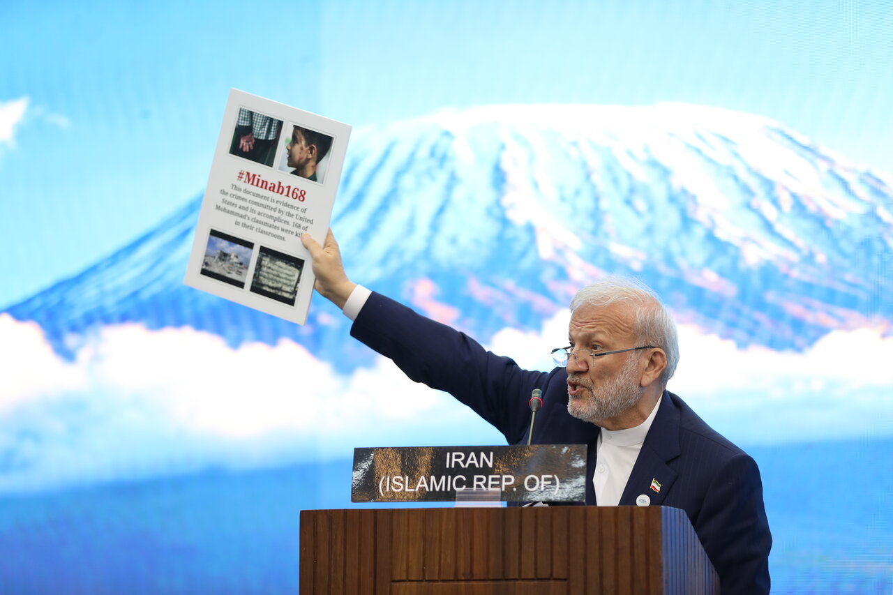 متکی با نشان دادن تصاویر حمله آمریکا به ایران در مجمع عمومی IPU در تانزانیا: