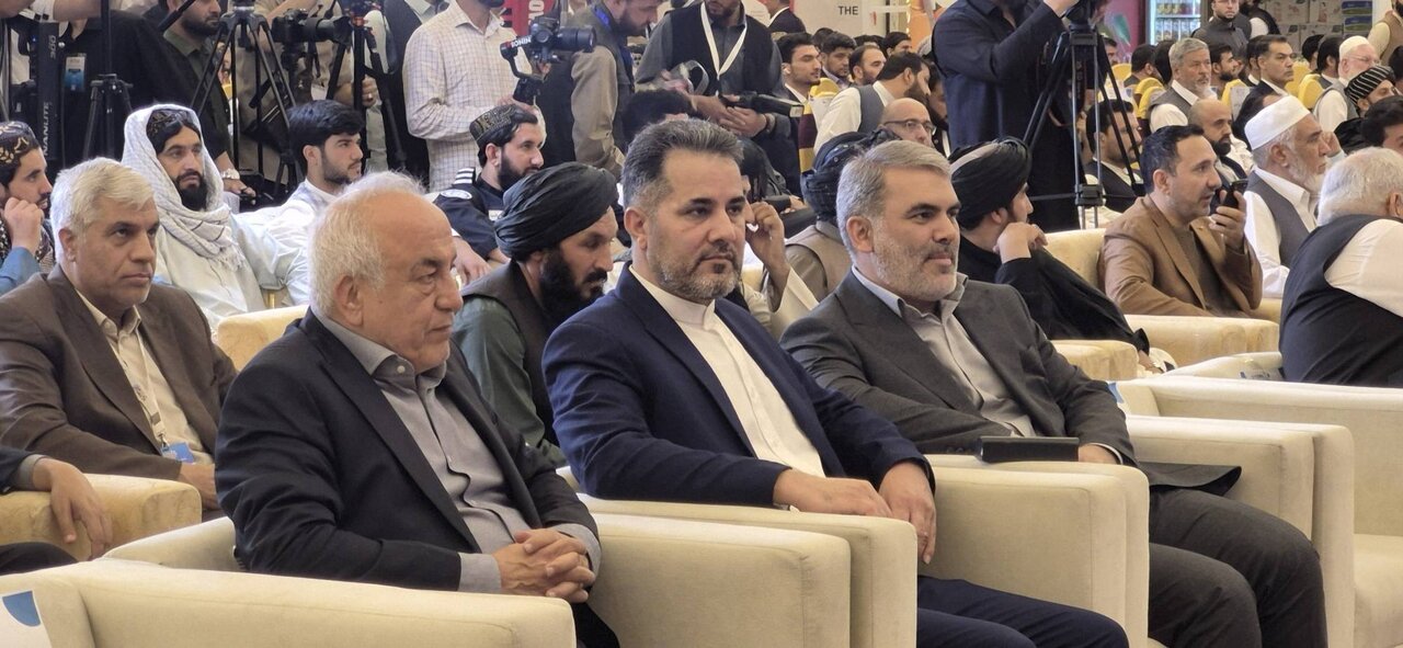ایران آماده سرمایهگذاری در افغانستان است